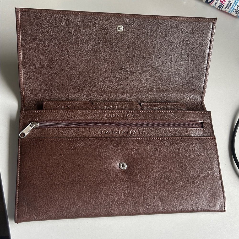 Danier Leather Travel Clutch - Picture 8 of 14